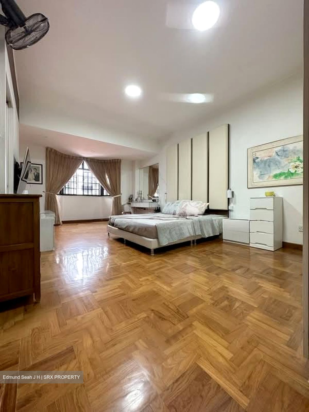 Phillips Avenue (D19), Terrace #571799431